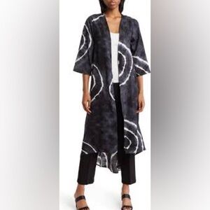 K2. Black and White Tie-Dye Kimono with Lace ob the back size M NWOT